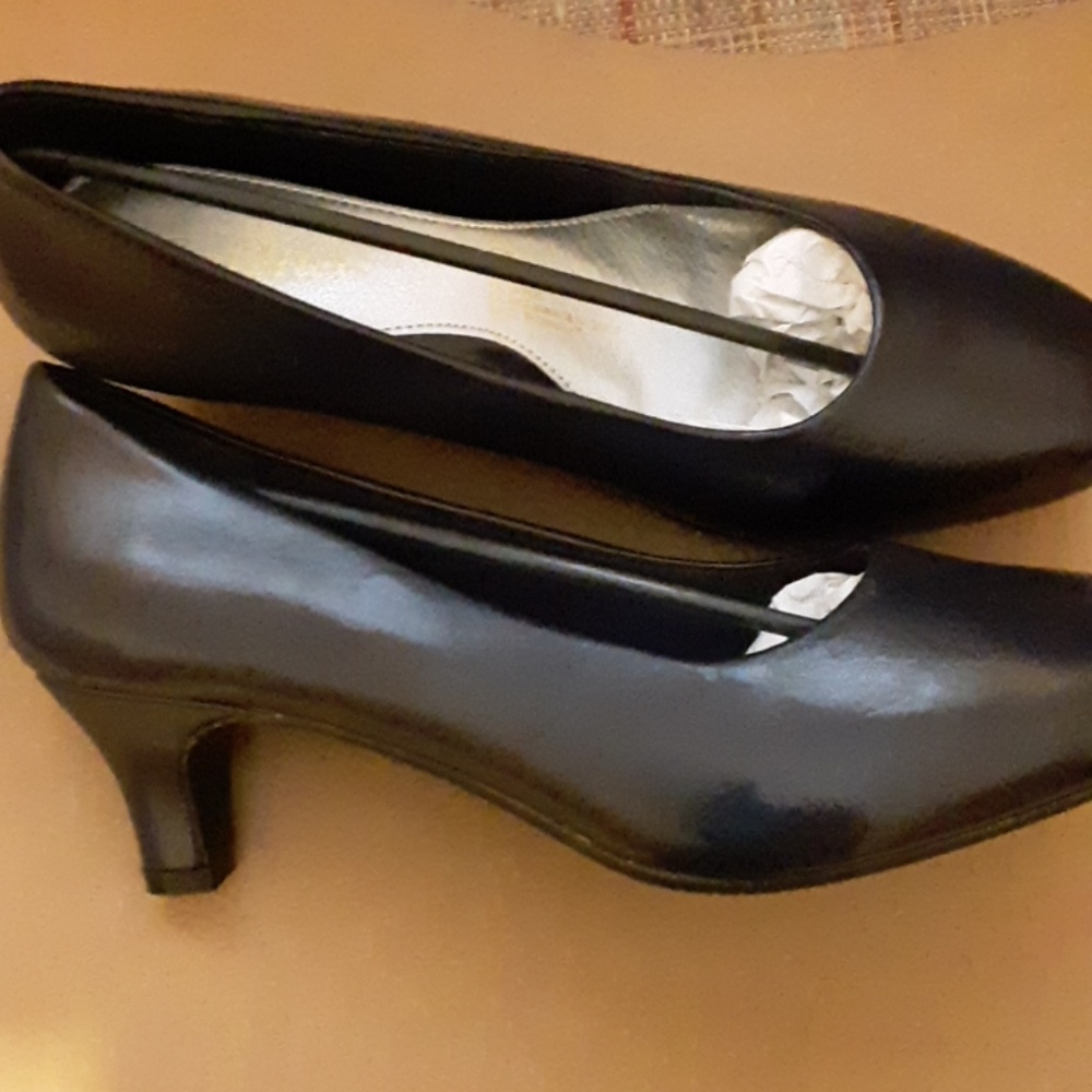 shoes - Picture 3 of 3